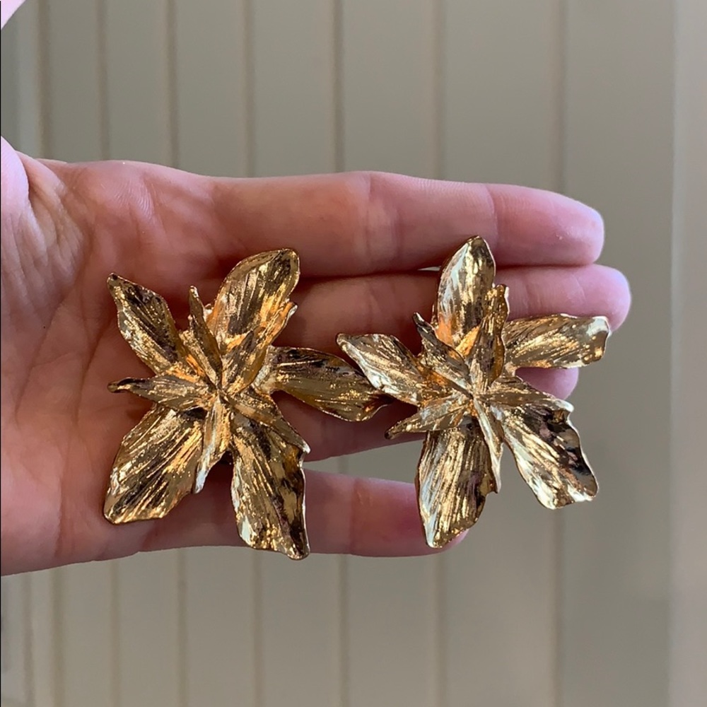 Hold Flower earrings